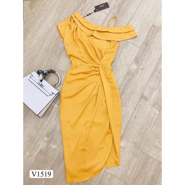 Váy lụa vàng lệch vai V1519 - DVC phân phối chính thức ( kèm ảnh thật sản phẩm shop tự chụp)