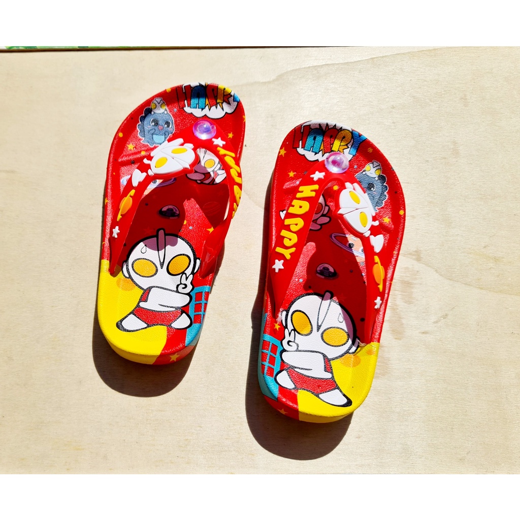 Dép kẹp siêu nhân mắt to, chất liệu cao su mềm cho bé trai chống trơn