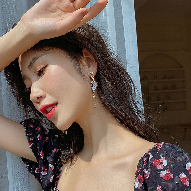 Đôi bông tai mạ bạc 925 hình hoa duyên dáng sành điệu cho nữ