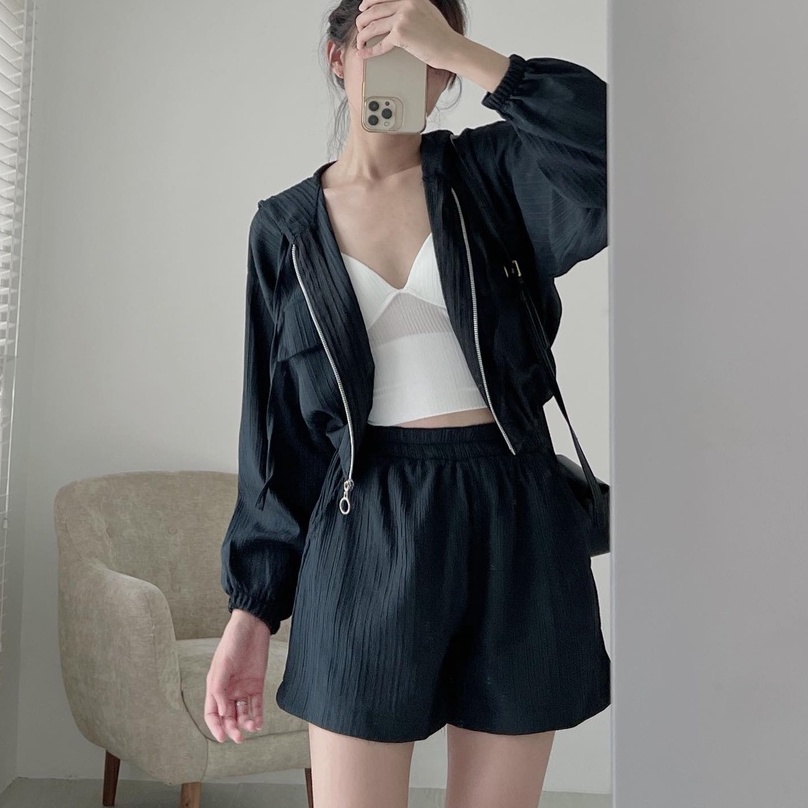 Set áo croptop quần short, áo khoác dài tay nữ có mũ phối quần sooc ống rộng đen trắng thể thao đi chơi freesize C1019