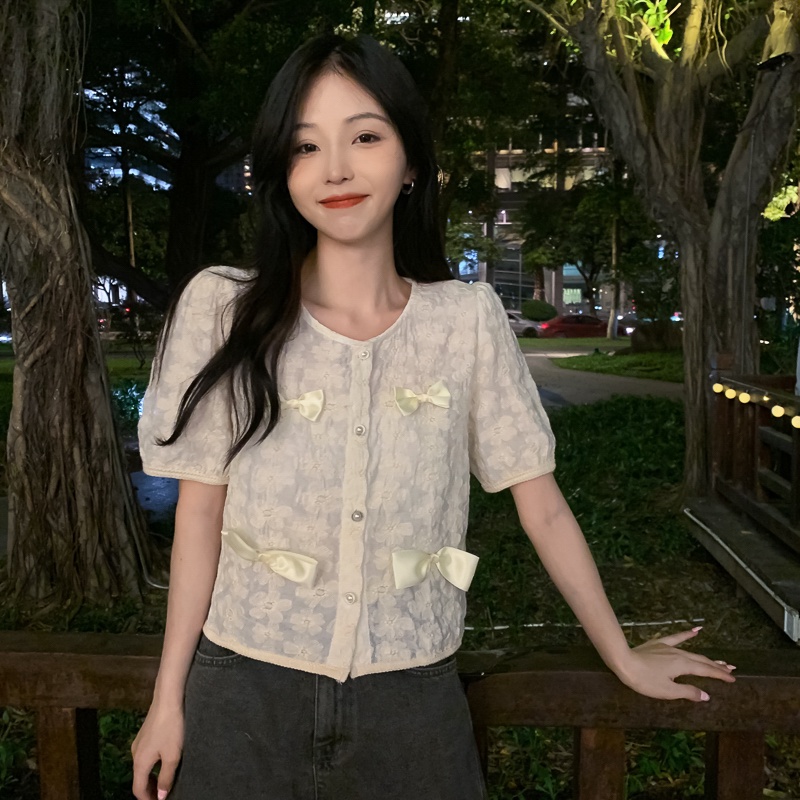 Croptop tiểu thư kem đính nơ | 11 HIN