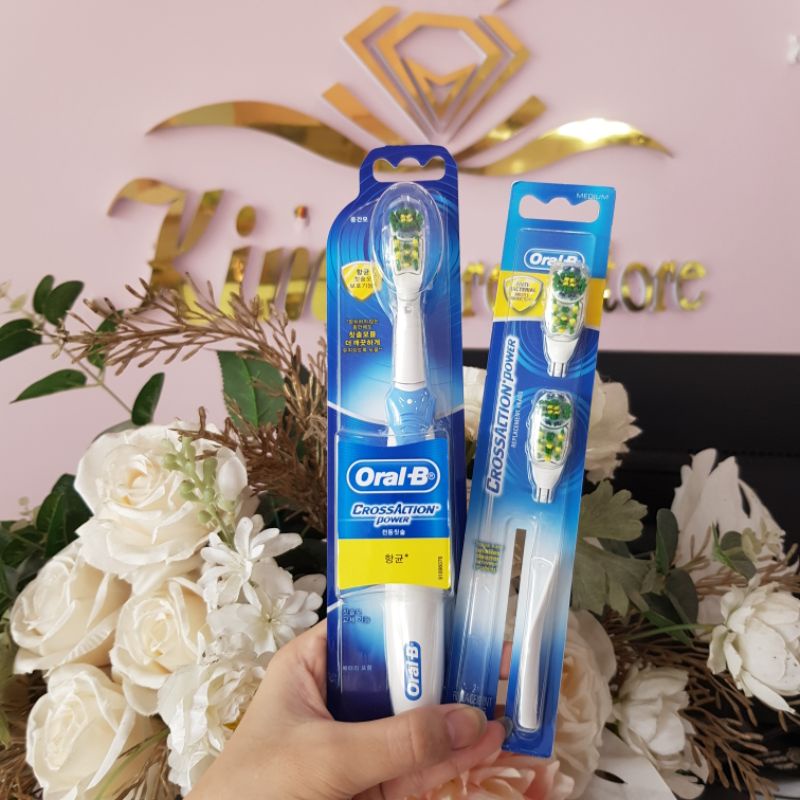 Bàn chải đánh răng điện Oral B