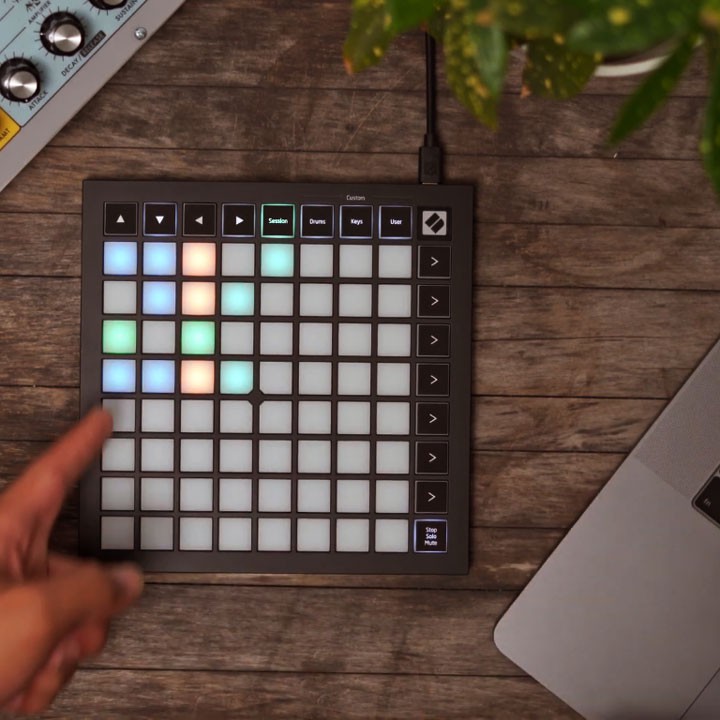 Launchpad Mini MK3 - Phối Khí và Chơi Nhạc Điện Tử Novation