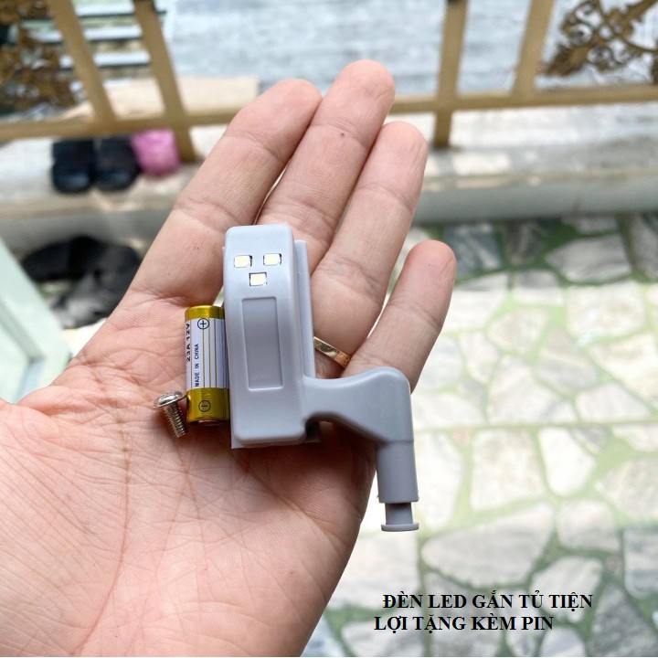 Bộ đèn led dùng pin gắn cửa tủ vô cùng tiện lợi Tặng kèm pin