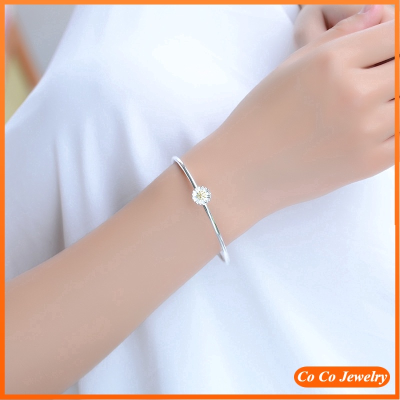 Vòng tay dạng hở trang trí hình hoa cúc thời trang cho nữ