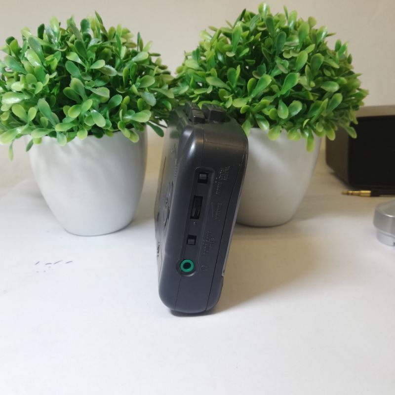 Máy cassette cầm tay chạy băng Tape Sony Walkman WM-FX152 có tăng Bass