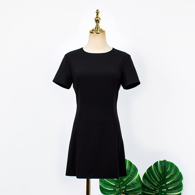 Áo khoác cổ búp bê màu đen và váy đen xòe Rose Blackpink