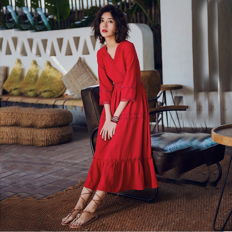 Váy maxi đỏ tay lỡ, kiểu dáng châu Âu