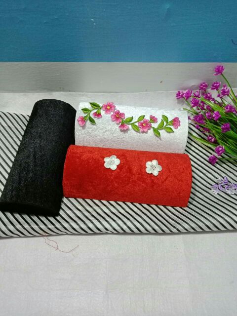 Gối nhung trưng bày vòng tay