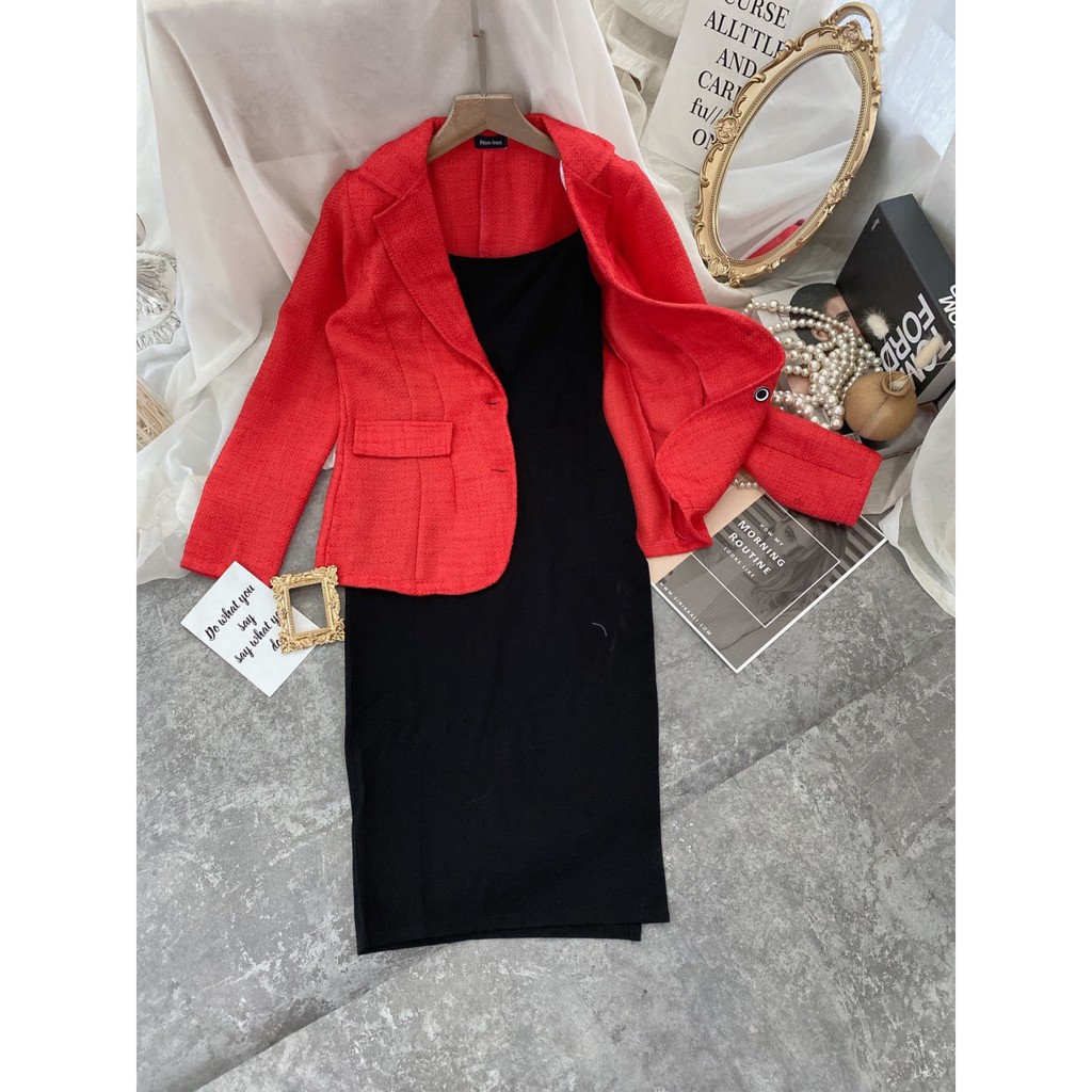 Set đầm body đen + khoác vest đỏ