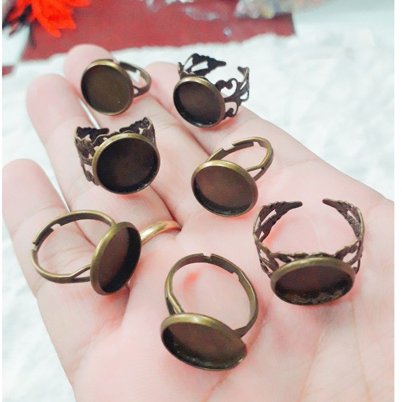 nguyên liệu handmade : 2 cái nhẫn = 12k / gói ( có kèm gạch thủy tinh )