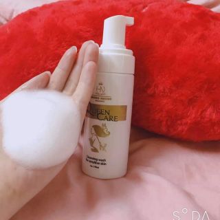 Bọt vệ sinh vùng kín Queen Care