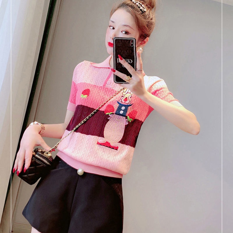 Jiashucheng Áo Sweater Lụa Lạnh Mỏng Tay Ngắn Cổ Polo Thêu Hình Thỏ Dâu Tây Rỗng Phong Cách Mới Mùa Hè Cho Nữ