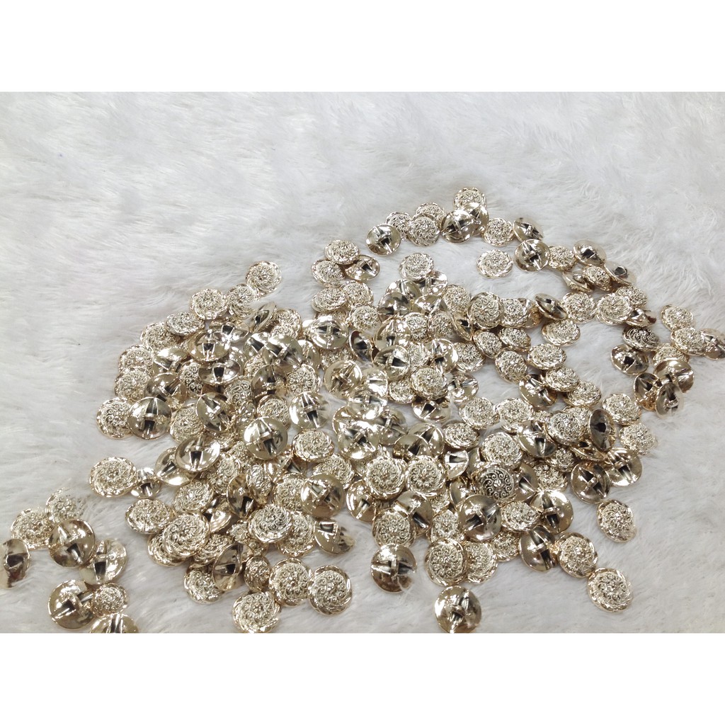 Nút áo hoa vàng cúc dạ đính kết trang phục siêu đẹp