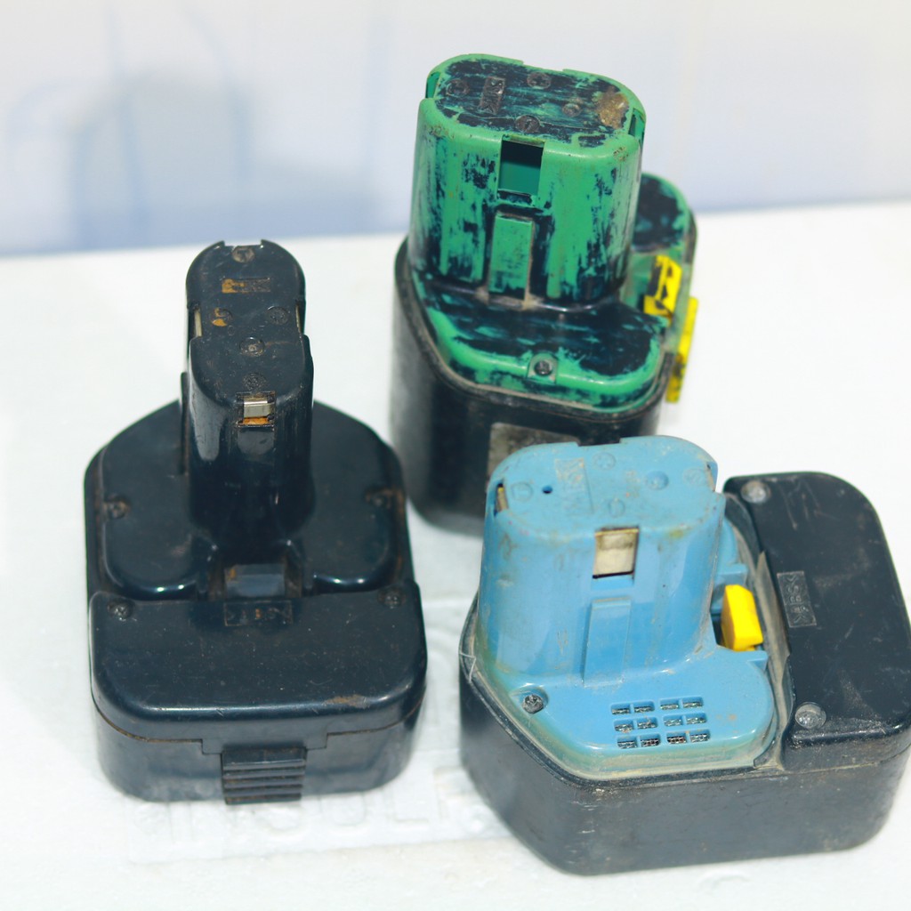 Vỏ pin hitachi 12V