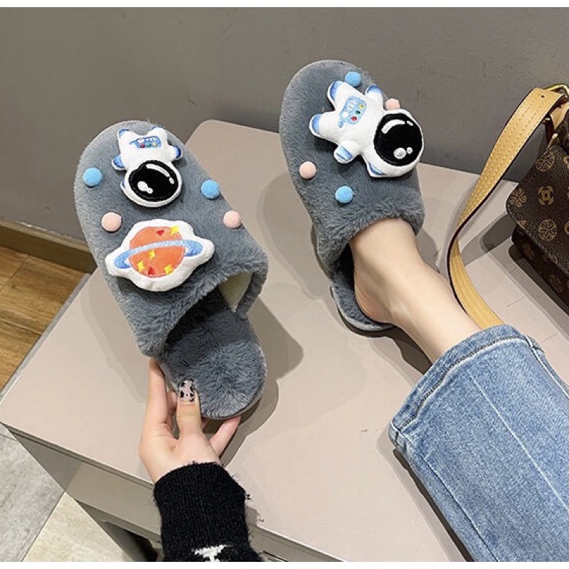 Dép bông phi hành gia 🌎