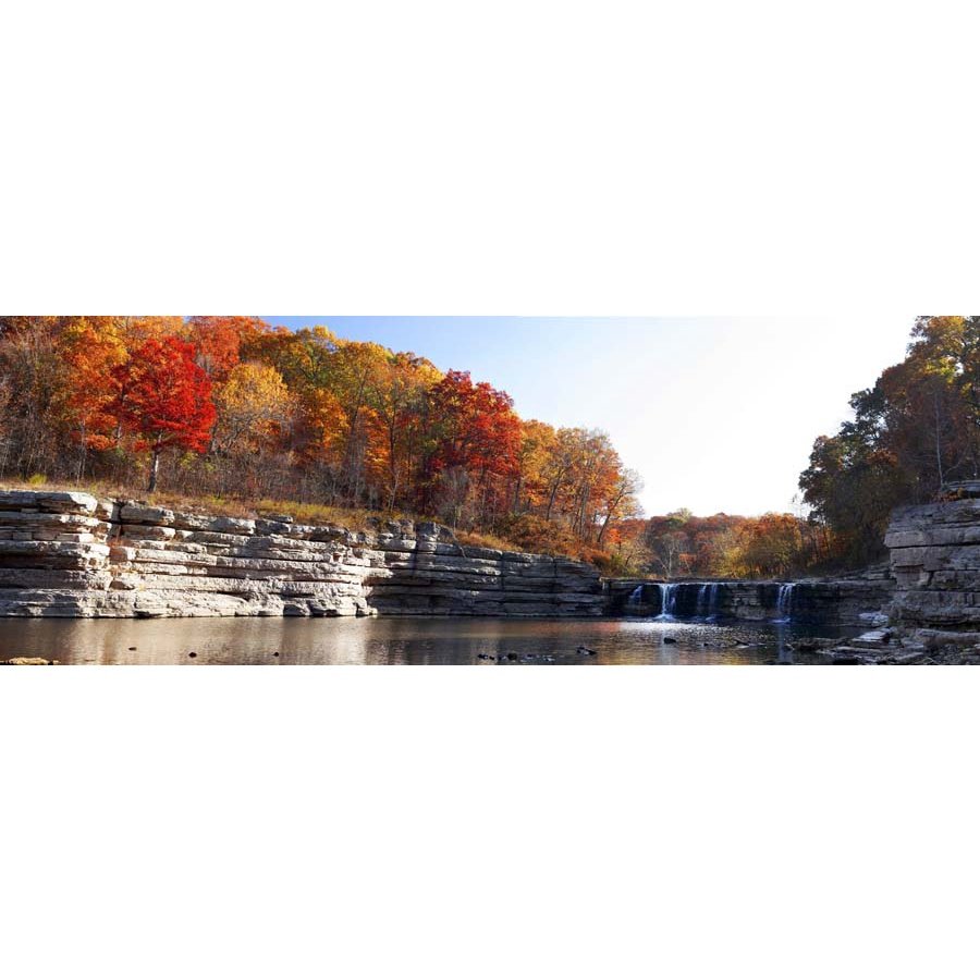 Tranh dán tường 3d thác nước chảy rì rầm, những hạt bụi nước li ti bắn lên cao, ánh nắng rọi lên đám bụi nước