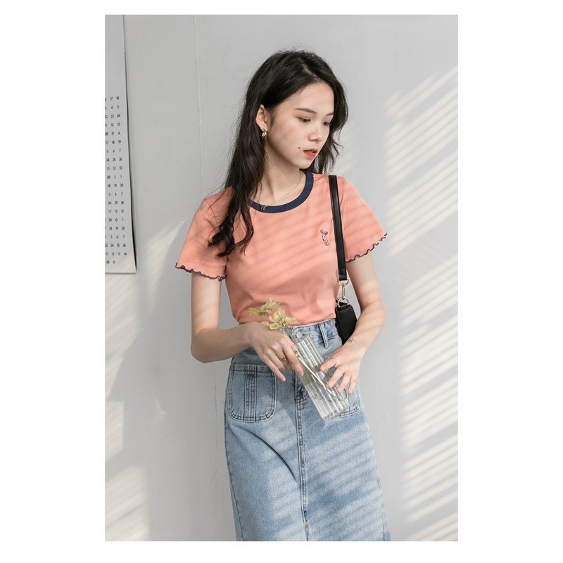 Áo croptop  thêu hình