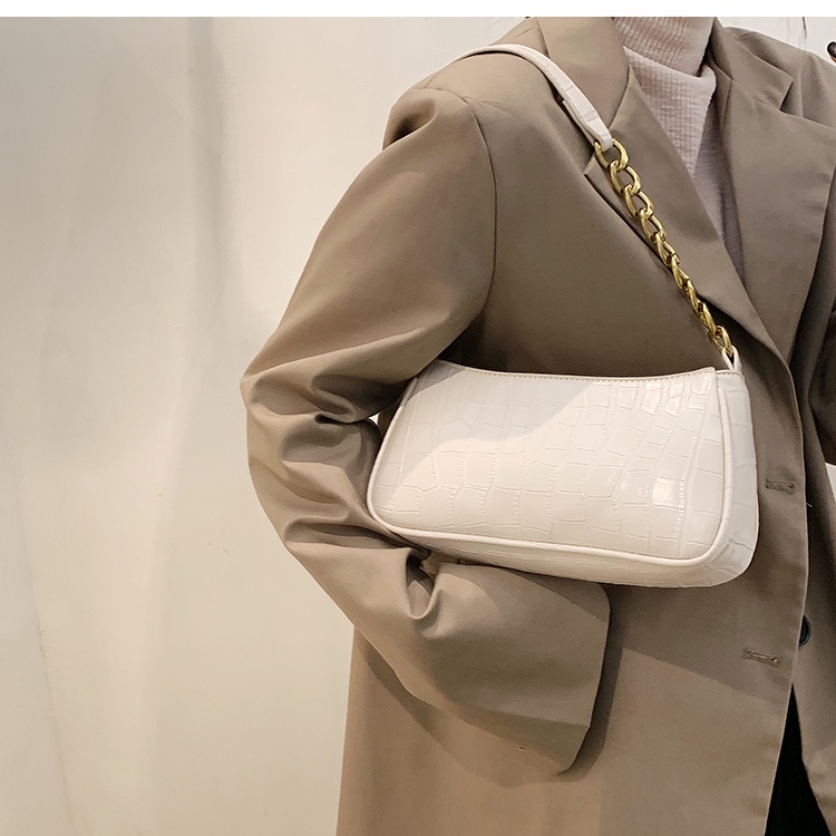 Túi xách nữ kẹp nách đi chơi vân da rắn phối xích cá tính Capucha T21