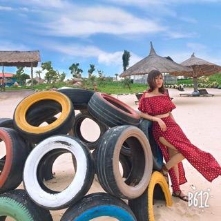 Pass set trễ vai chấm bi quần xẻ như hình (ảnh thật mình mặc)