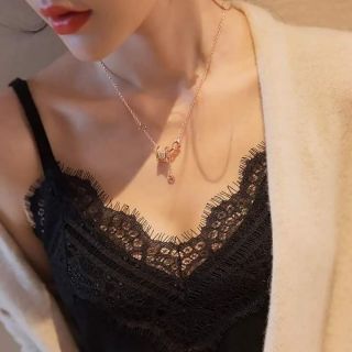 ÁO 2 DÂY ĐEN, TRẮNG PHỐI CỔ REN