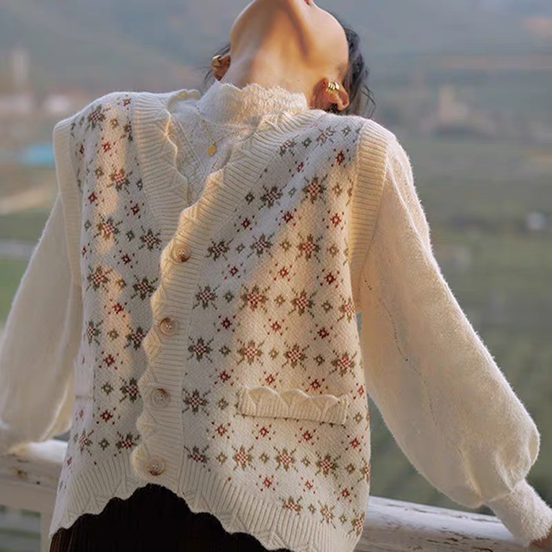 Áo Gile len kết hợp cùng áo len cổ lọ chuẩn phong cách retro  - Dreamy.nt