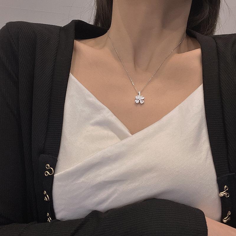 XiaoboACC Dây Chuyền Thép Titan Mặt Cỏ Bốn Lá Đính Đá zircon 30 Kiểu Tùy Chọn Cho Nữ