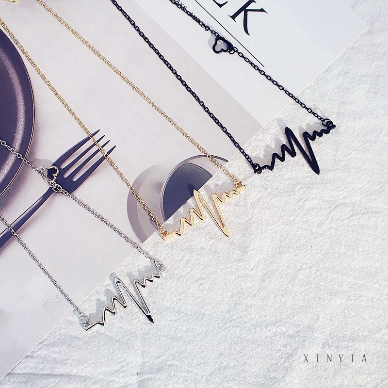 Vòng đeo tay hình tia chớp thiết kế đơn giản