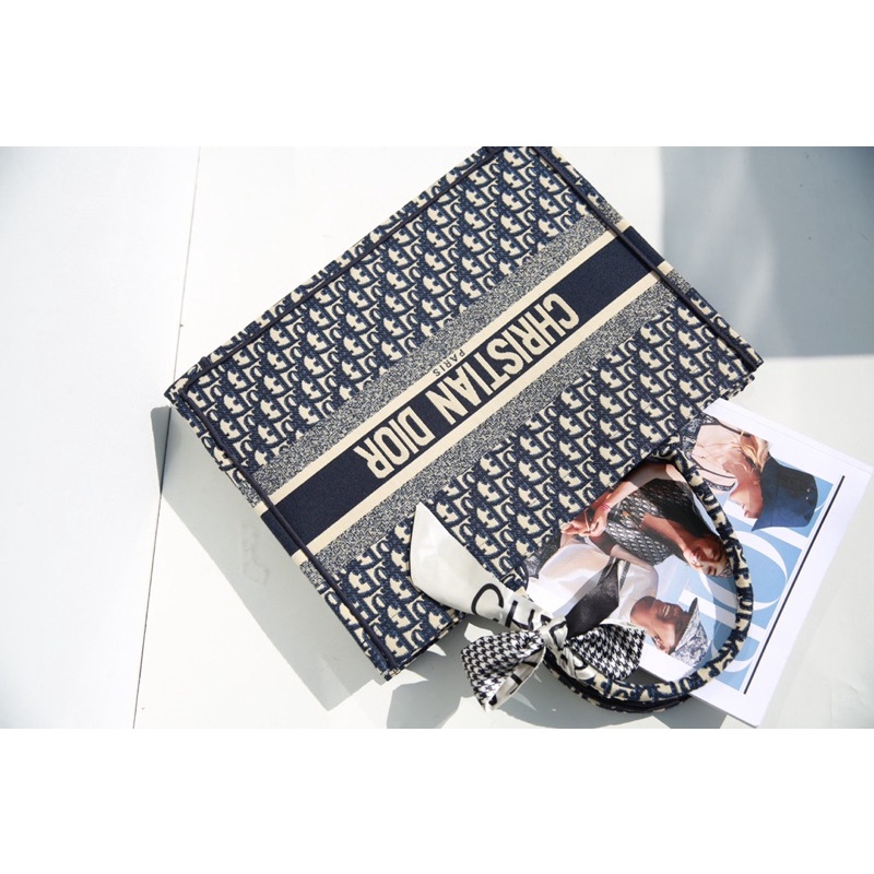 Túi Dior Tote chữ dệt 3 màu fullbox nguyên seal kèm khăn lụa size 40 đẹp hết nấc