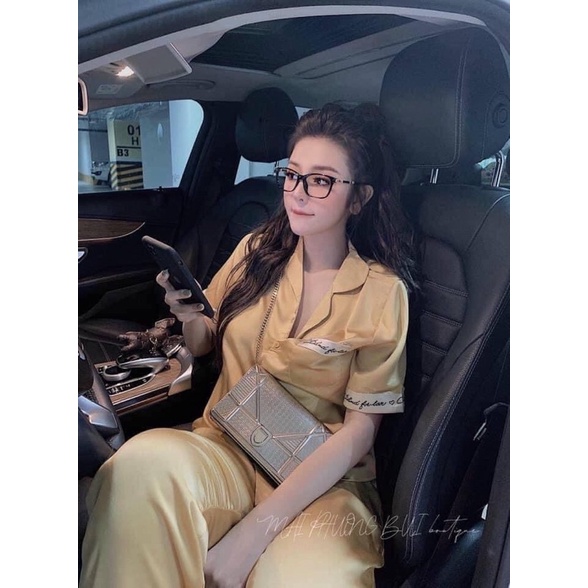Pijama Lụa Viền Chữ Kí Tay Ngắn | BigBuy360 - bigbuy360.vn