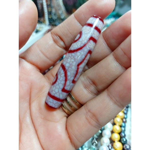 Dzi đỏ gần huyết