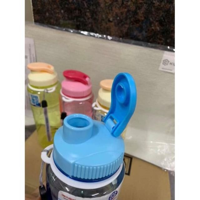 Bình Uống Nước Việt Nhật 900ml Cho Bé Mang Tới Trường