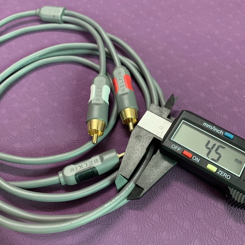 Dây 3.5 ra av Belkin Đức dài 1,8m