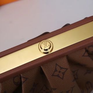 Túi LV LOUIS VUITTON Kiểu dáng Cluth hến đẹp