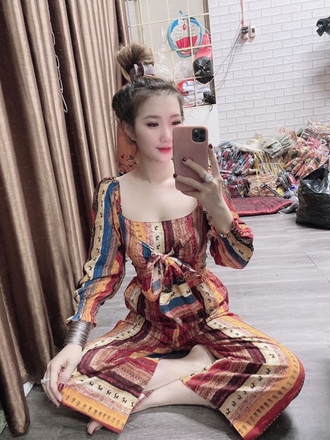 Sét đồ bộ lụa thổ cẩm cổ vuông trễ tay dài bo | BigBuy360 - bigbuy360.vn