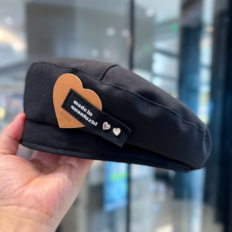 Mũ Beret Hình Trái Tim Và Tag Đen