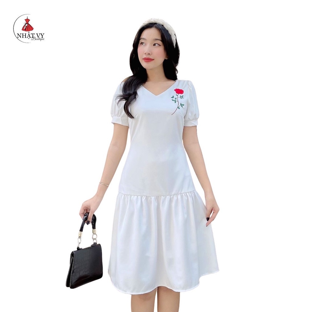 Đầm Đi Chơi NHẬT VY Cổ V Thêu Hoa Tay Phồng Đuôi Cá Chất Kaki Thun Màu Trắng, Đen - D2090