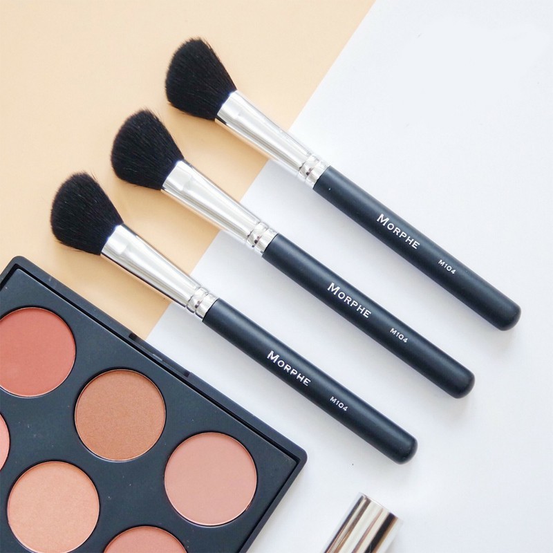 Cọ Trang Điểm Dùng Cho Tạo Khối Morphe M104