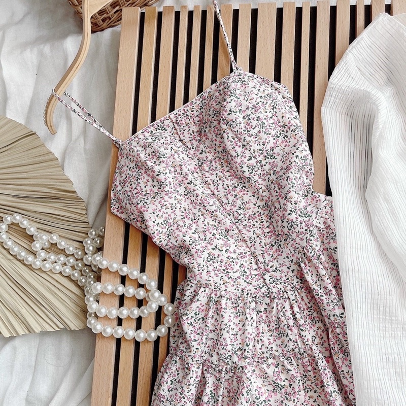 Set váy hoa hai dây phối nút bọc kèm áo khoác crop trắng tay dài | BigBuy360 - bigbuy360.vn