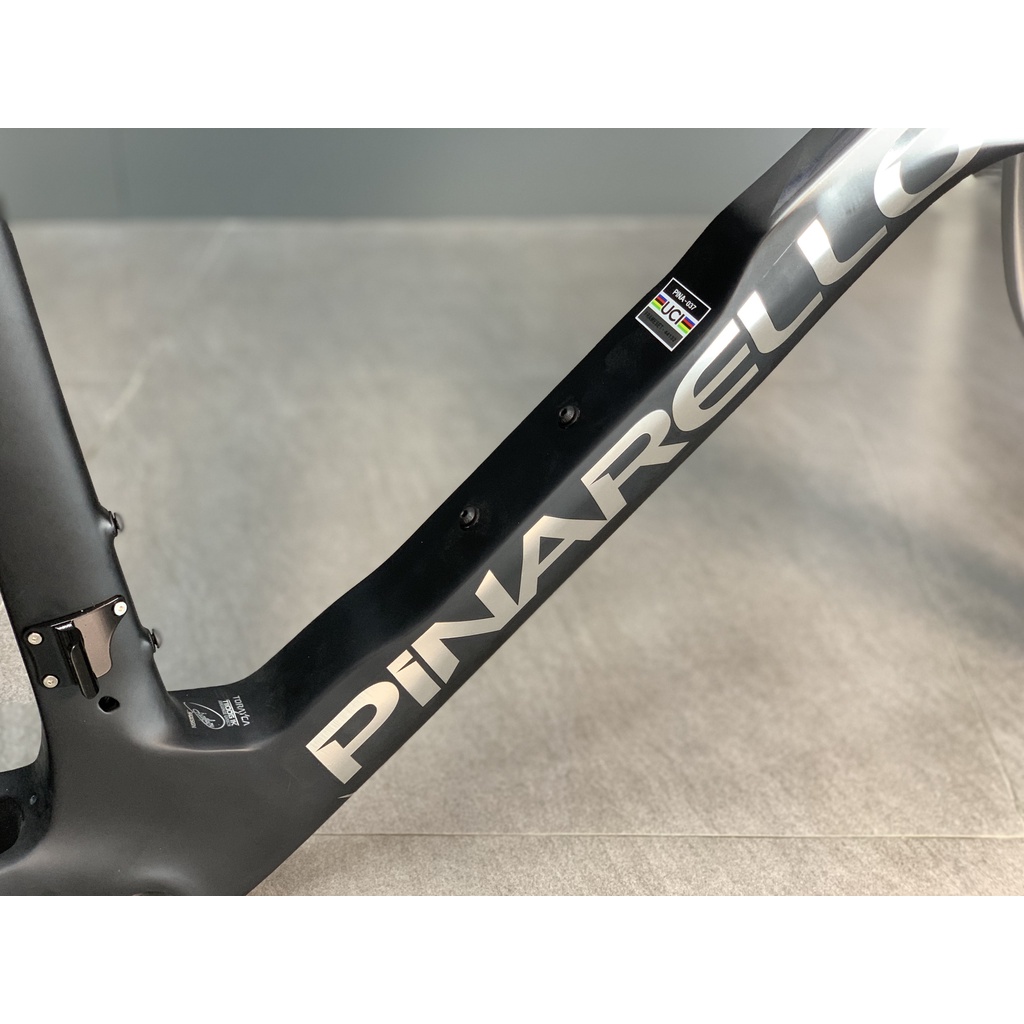 Khung Xe Đạp Road Carbon Pinar F14 Thắng Đĩa màu bạc đuôi đen