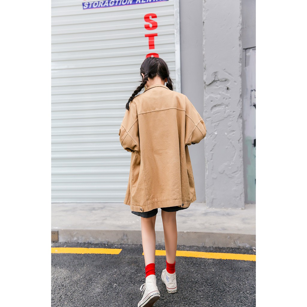 Áo jacket kaki dáng rộng