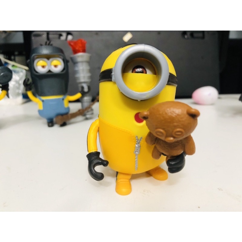 Minion cử động được bằng cơ và 1 chú gấu no box