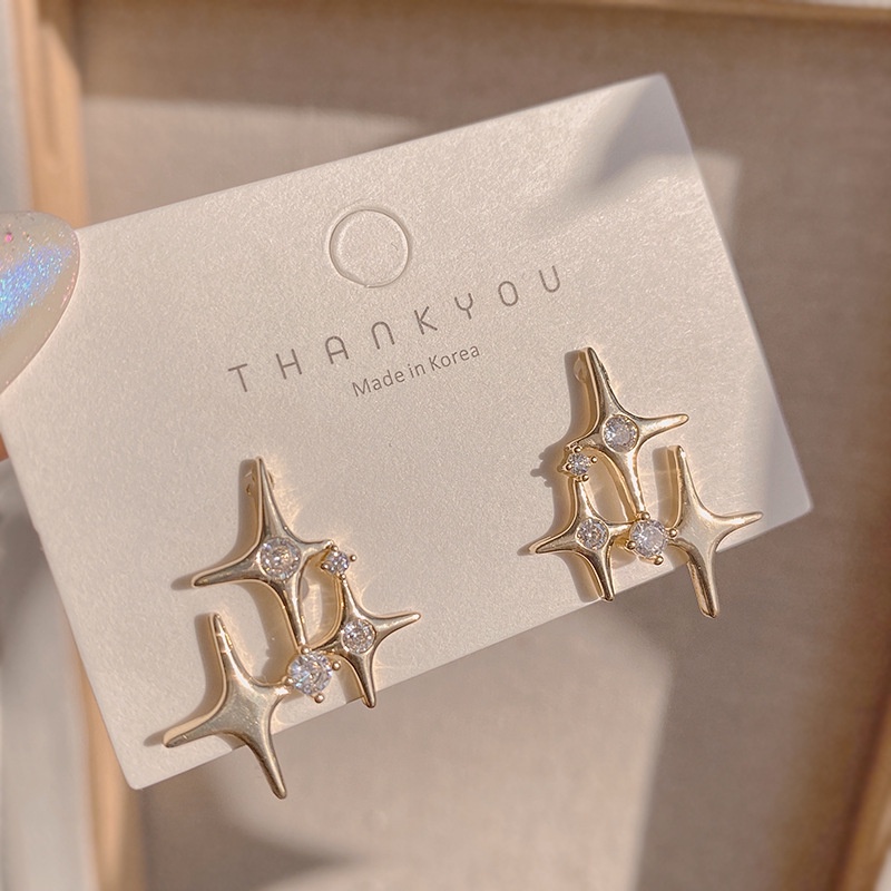 Khuyên Tai Hình Ngôi Sao Phong Cách Thời Trang Độc Đáo 2022