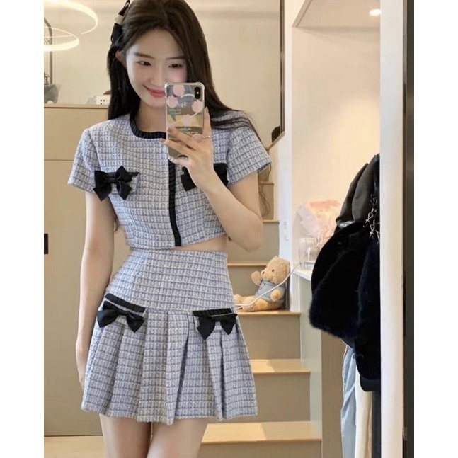 SET ÁO DẠ CARO NHÍ ĐÍNH NƠ ĐEN VIỀN REN ĐEN + CHÂN VÁY XẾP LY ĐÍNH NƠ ĐEN