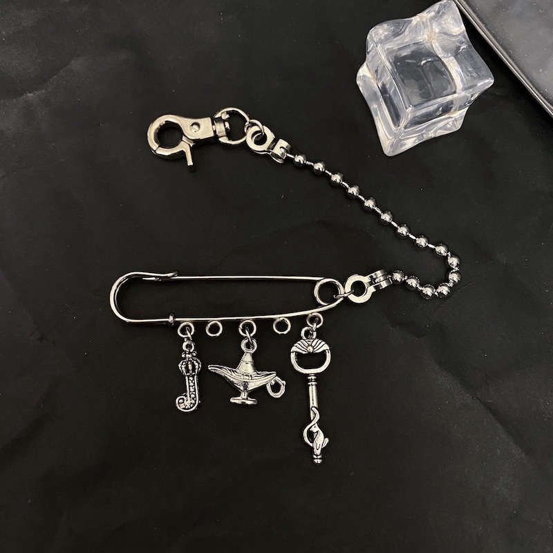 Ghim Cài Áo Hình Đèn Thần Kỳ 22189 Thời Trang Cá Tính Dành Cho Nam Nữ