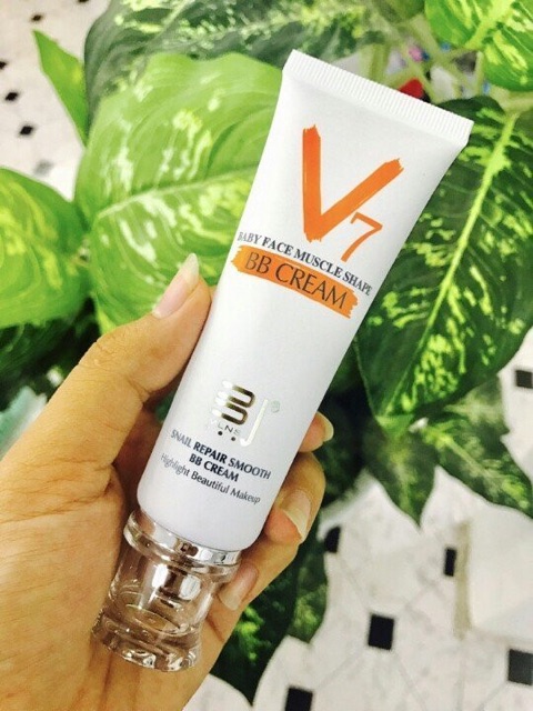 Kem nền BB Cream V7 dành cho da khô và giúp đều màu da
