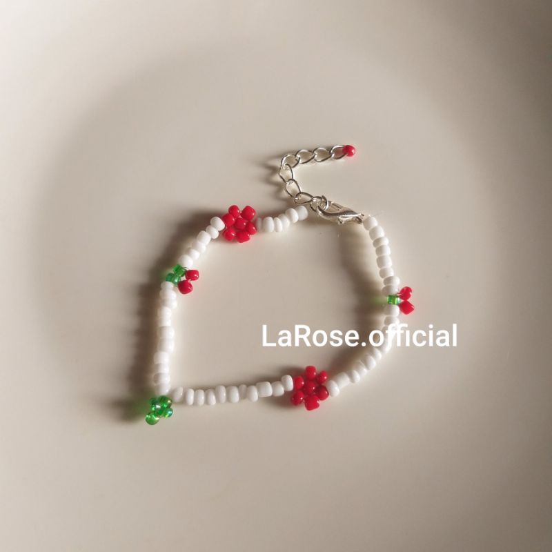 Vòng tay hoa xen kẽ lá cùng Jeno NCT 7Dream