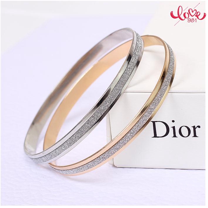 Vòng tay thép titan dáng tròn kiểu dáng thời trang dành cho nữ | BigBuy360 - bigbuy360.vn