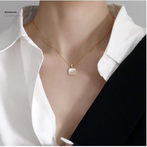 Dây Chuyền Mặt Vuông Đính Xà Cừ Titan Ko Đen TT 3516