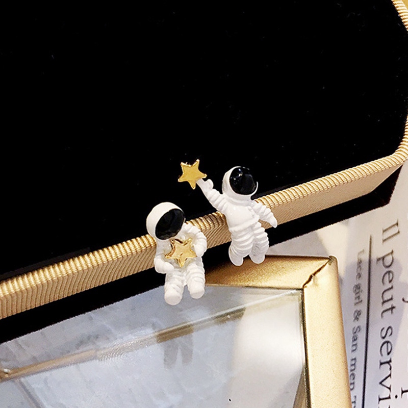 Đôi bông tai hình phi hành gia ngộ nghĩnh cho nữ